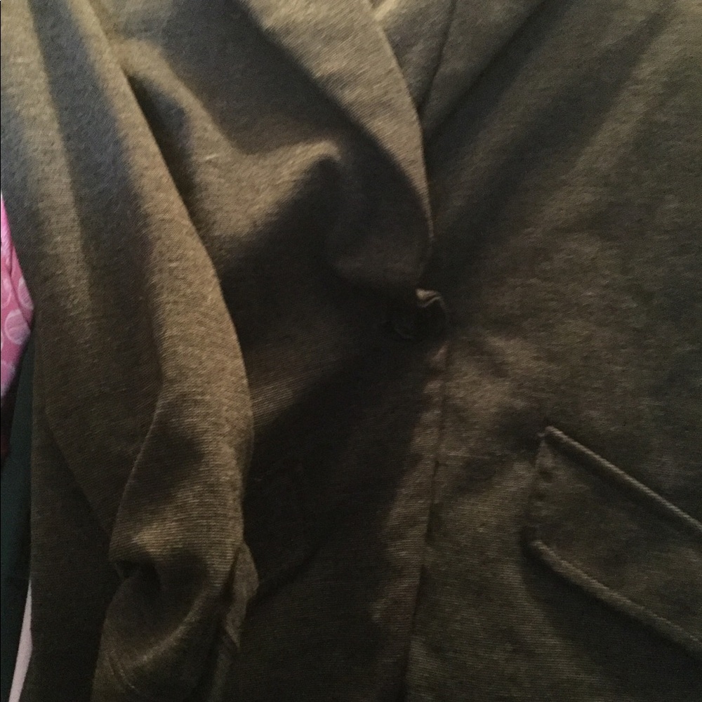 Blazer - Picture 5 of 5